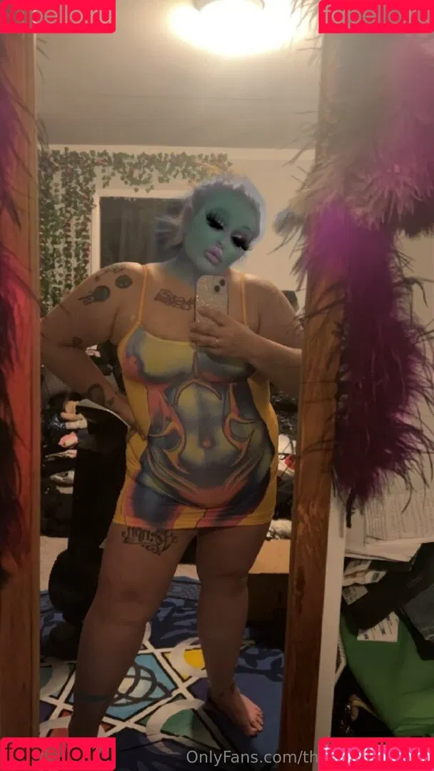 therealmizkellie Onlyfans Photo Gallery 