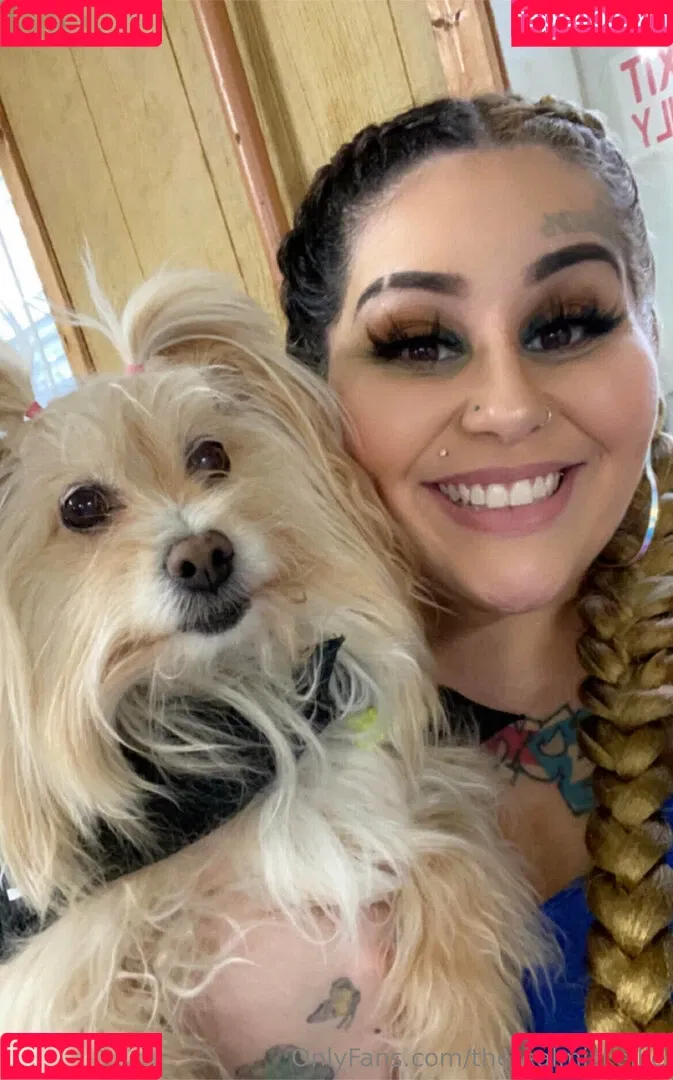 therealmizkellie Onlyfans Photo Gallery 