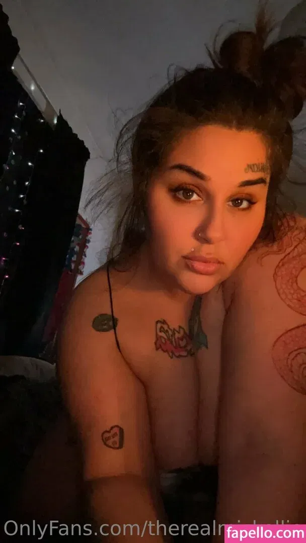 therealmizkellie Onlyfans Photo Gallery 