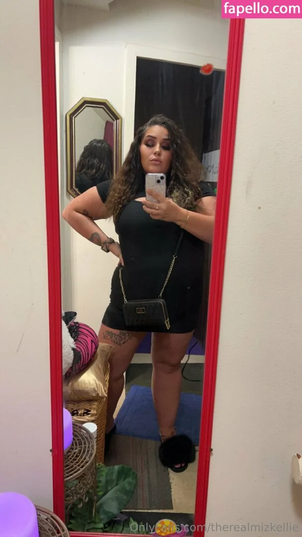 therealmizkellie Onlyfans Photo Gallery 
