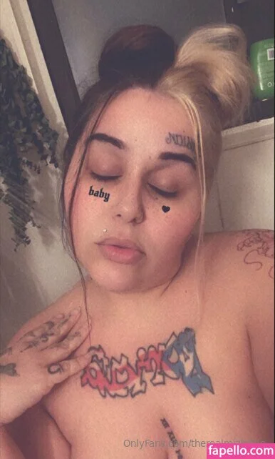 therealmizkellie Onlyfans Photo Gallery 