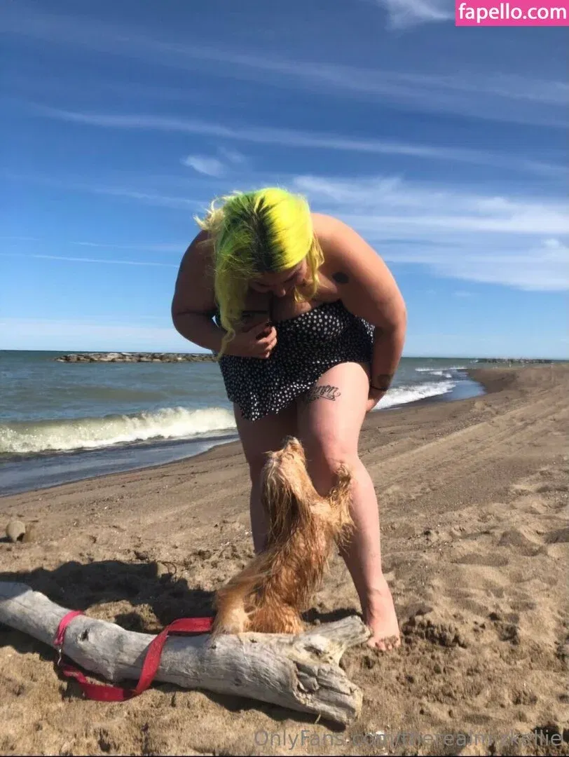 therealmizkellie Onlyfans Photo Gallery 