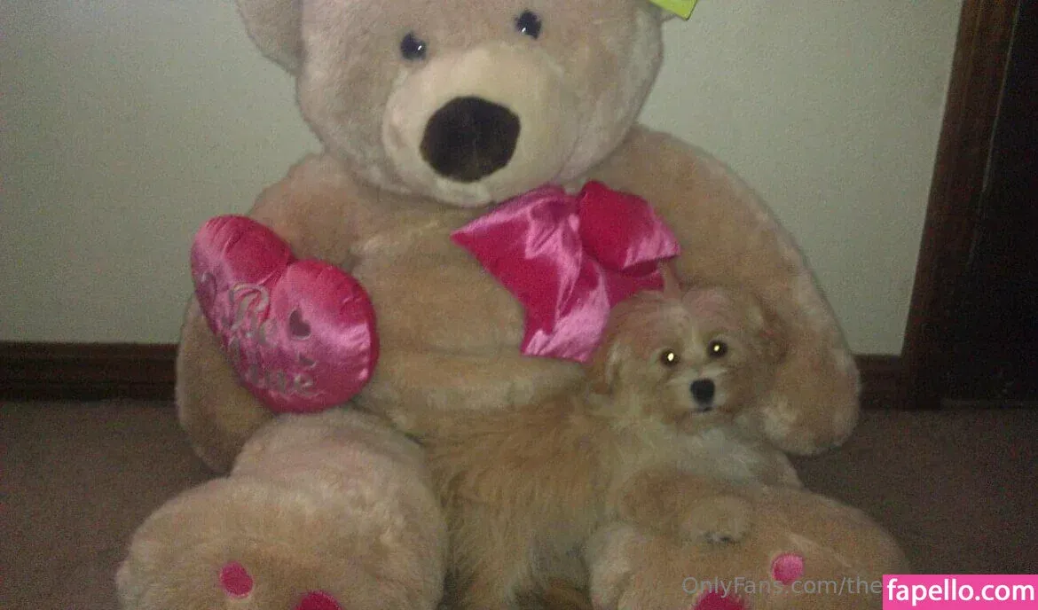 therealmizkellie Onlyfans Photo Gallery 