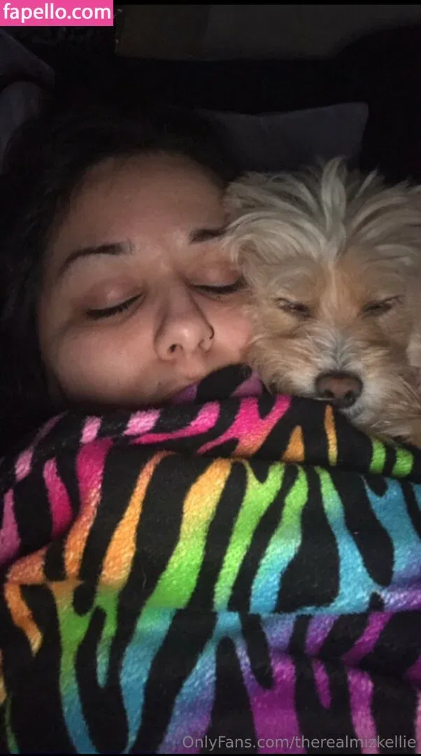 therealmizkellie Onlyfans Photo Gallery 