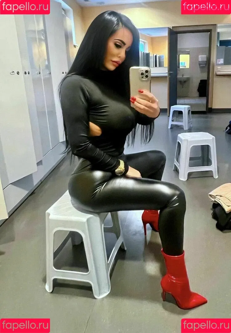 Onlyheni Onlyfans Photo Gallery 
