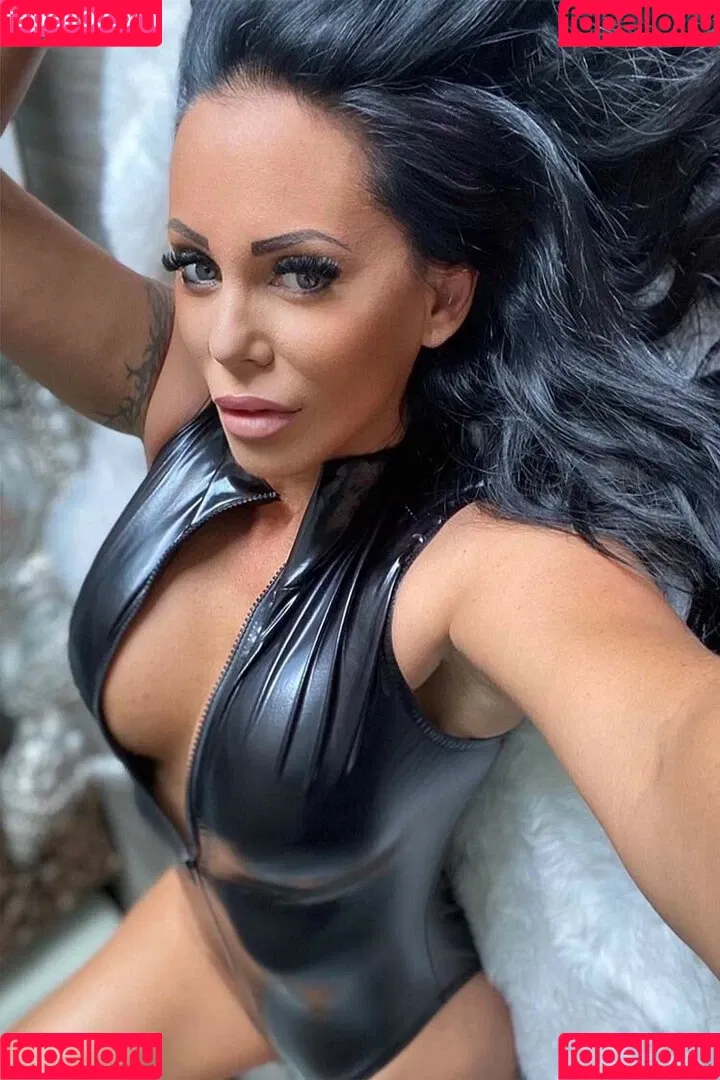 Onlyheni Onlyfans Photo Gallery 