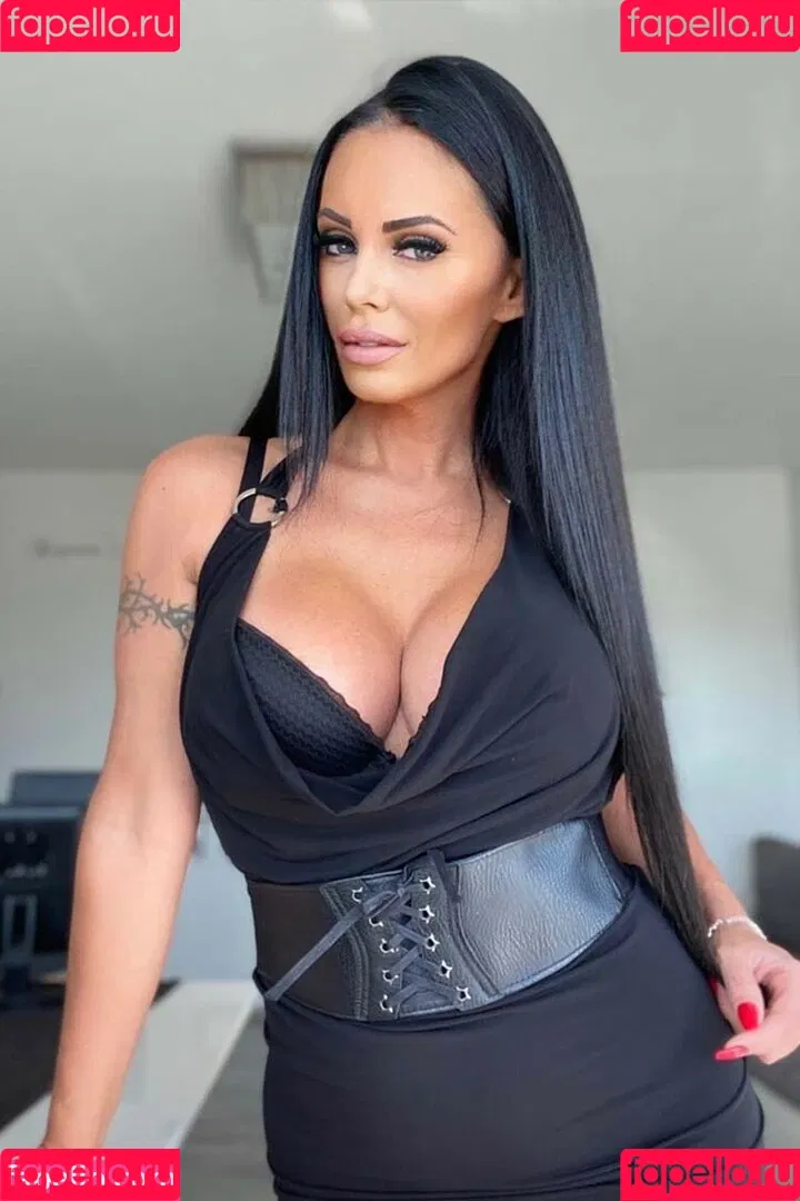 Onlyheni Onlyfans Photo Gallery 