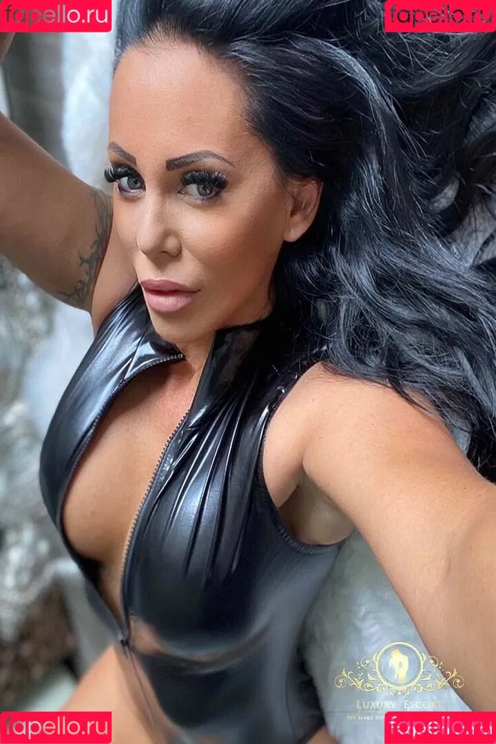 Onlyheni Onlyfans Photo Gallery 