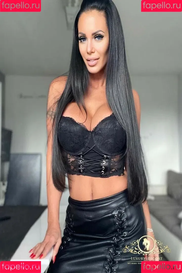 Onlyheni Onlyfans Photo Gallery 