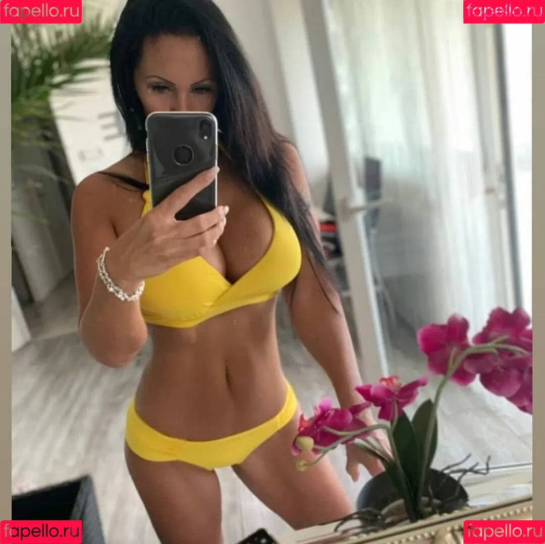 Onlyheni Onlyfans Photo Gallery 