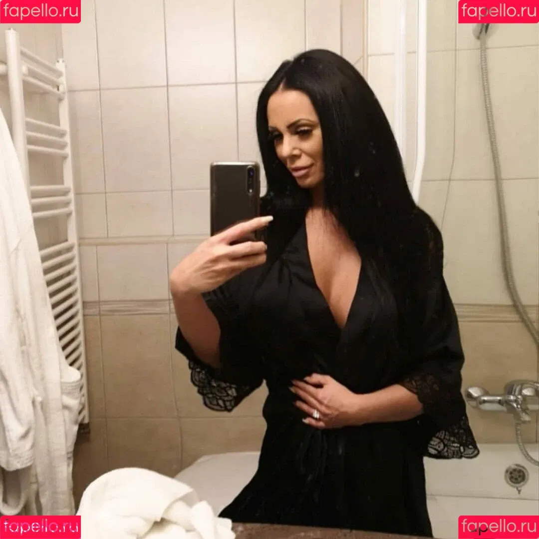 Onlyheni Onlyfans Photo Gallery 