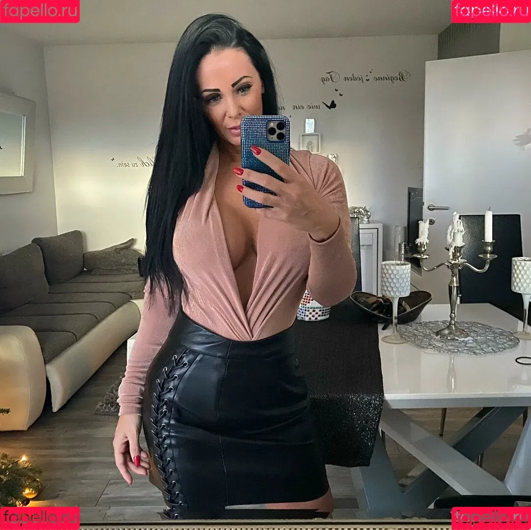Onlyheni Onlyfans Photo Gallery 