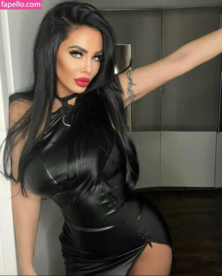 Onlyheni Onlyfans Photo Gallery 