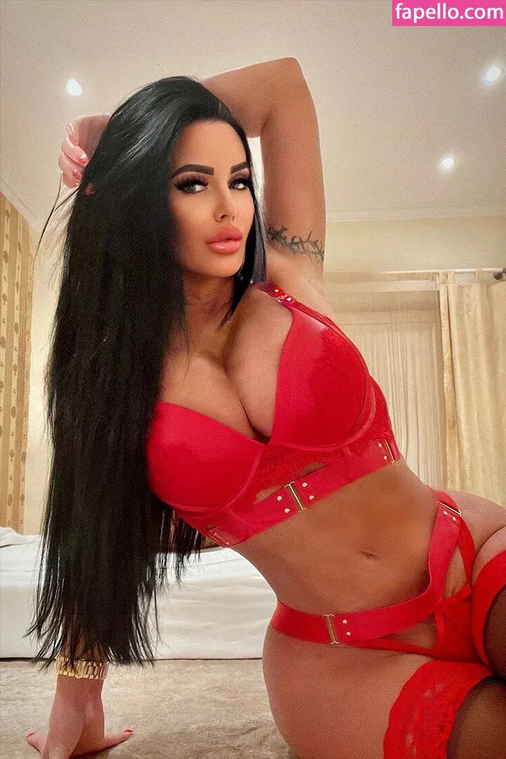 Onlyheni Onlyfans Photo Gallery 