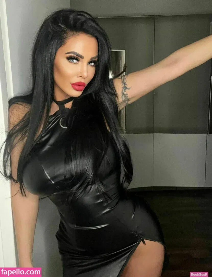 Onlyheni Onlyfans Photo Gallery 