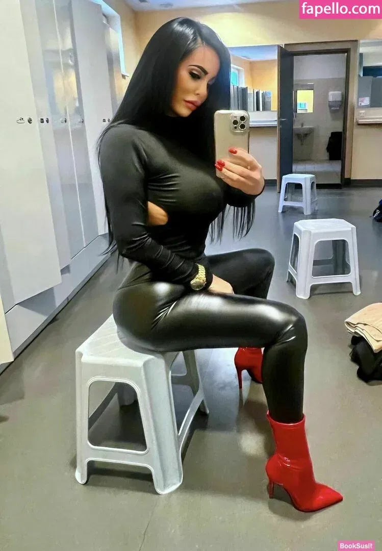 Onlyheni Onlyfans Photo Gallery 