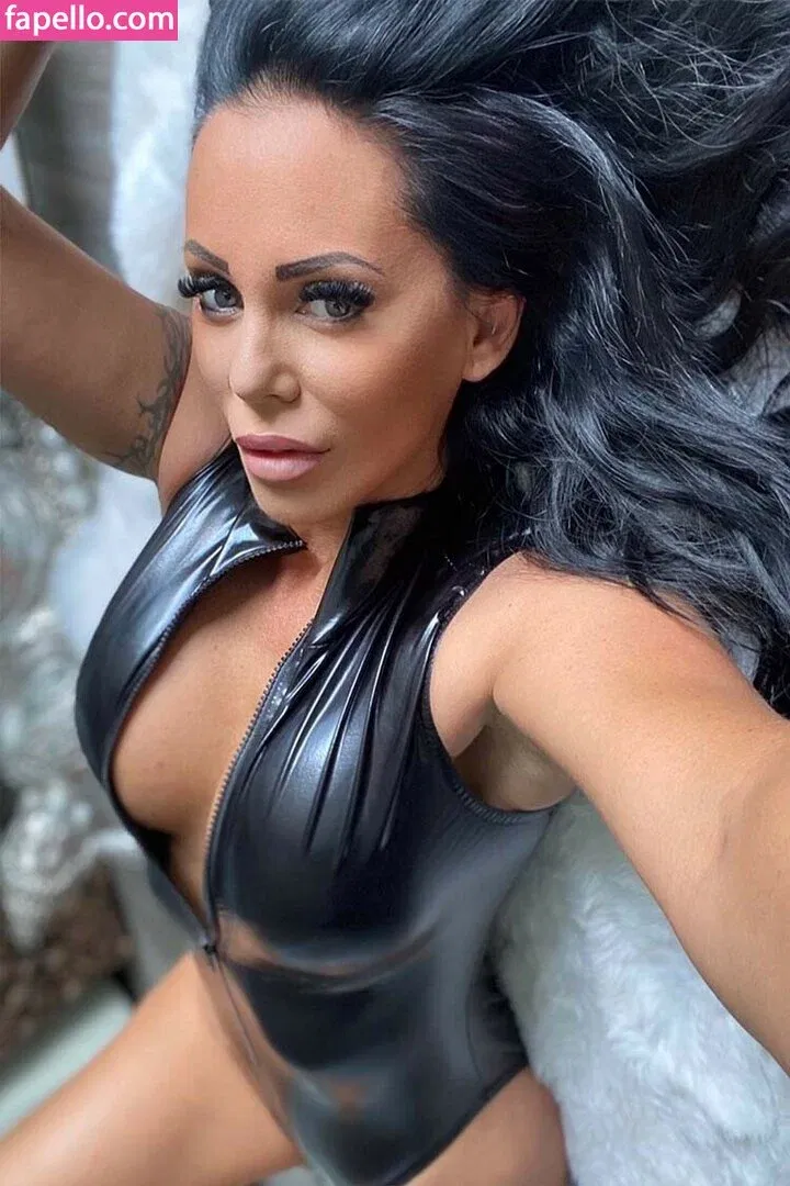 Onlyheni Onlyfans Photo Gallery 