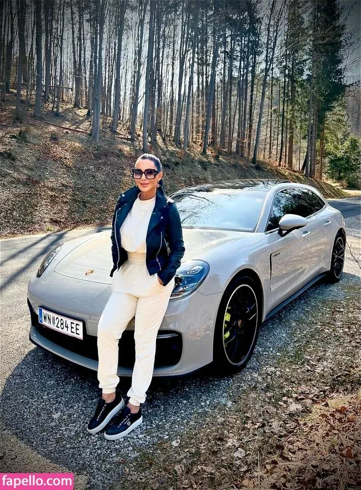 Onlyheni Onlyfans Photo Gallery 