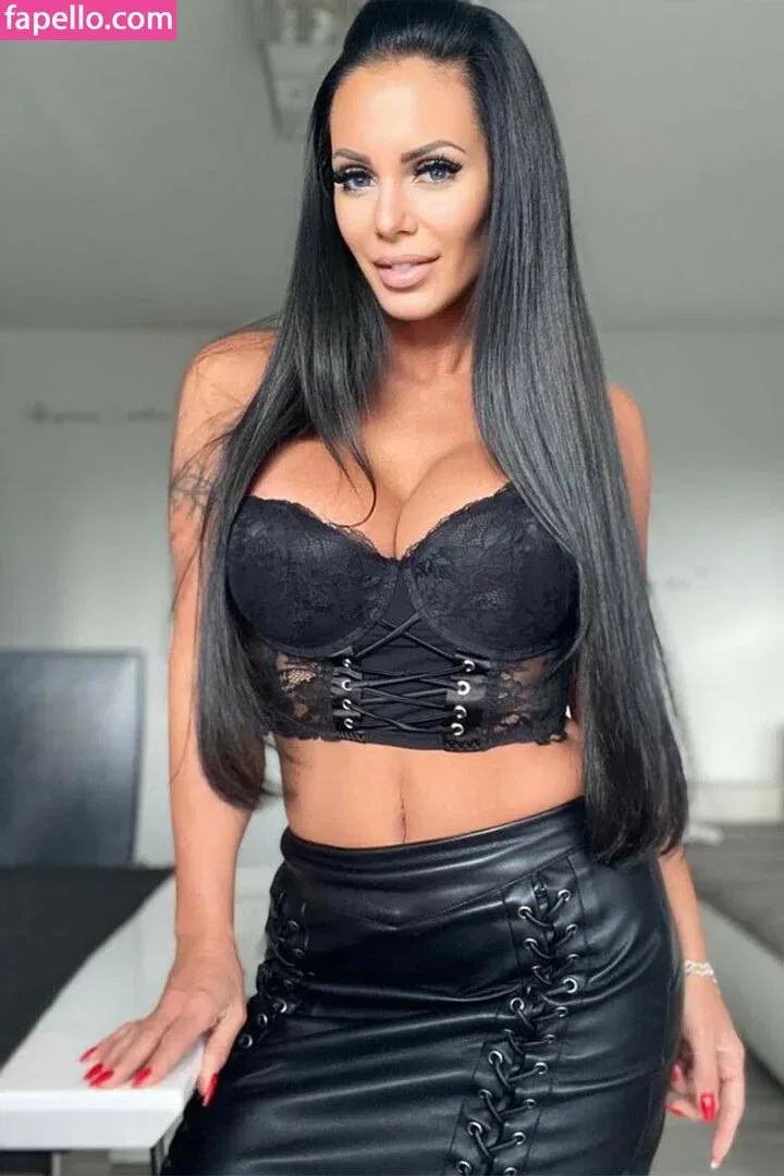 Onlyheni Onlyfans Photo Gallery 