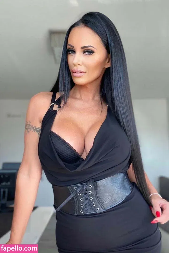 Onlyheni Onlyfans Photo Gallery 