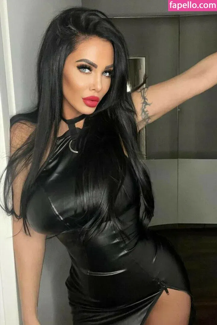 Onlyheni Onlyfans Photo Gallery 