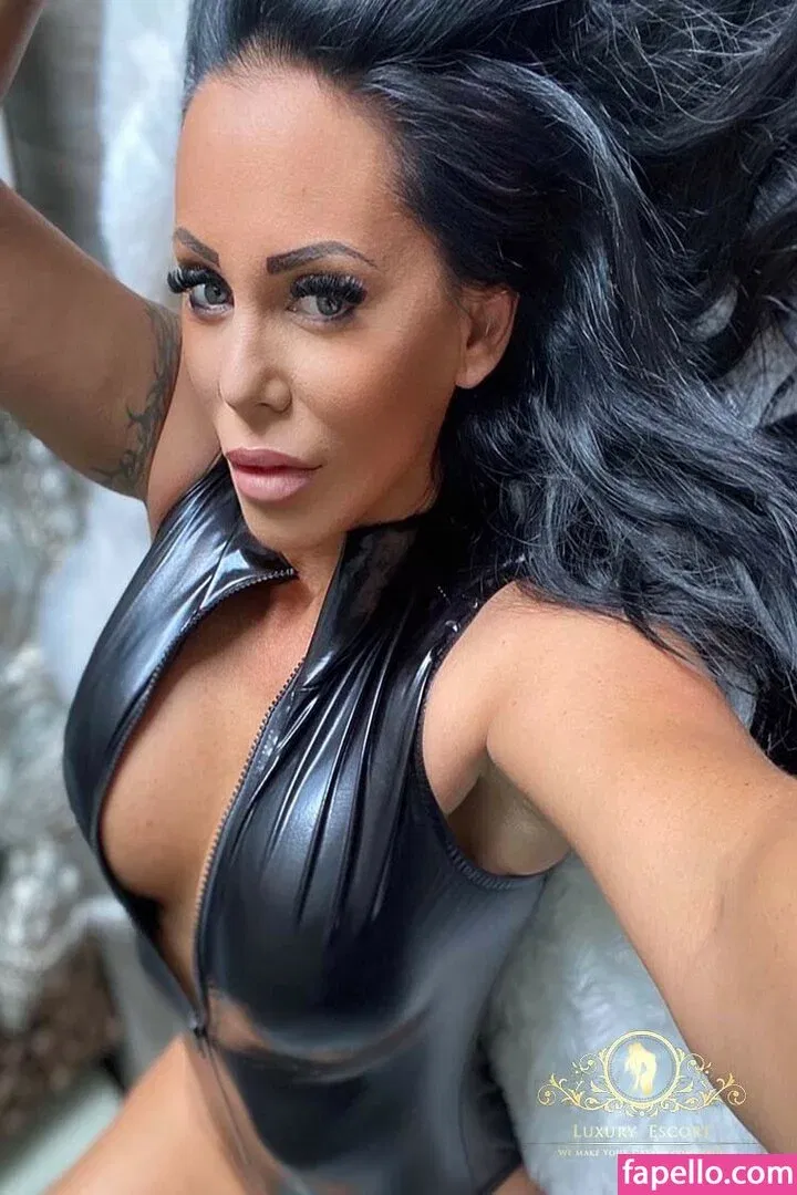 Onlyheni Onlyfans Photo Gallery 