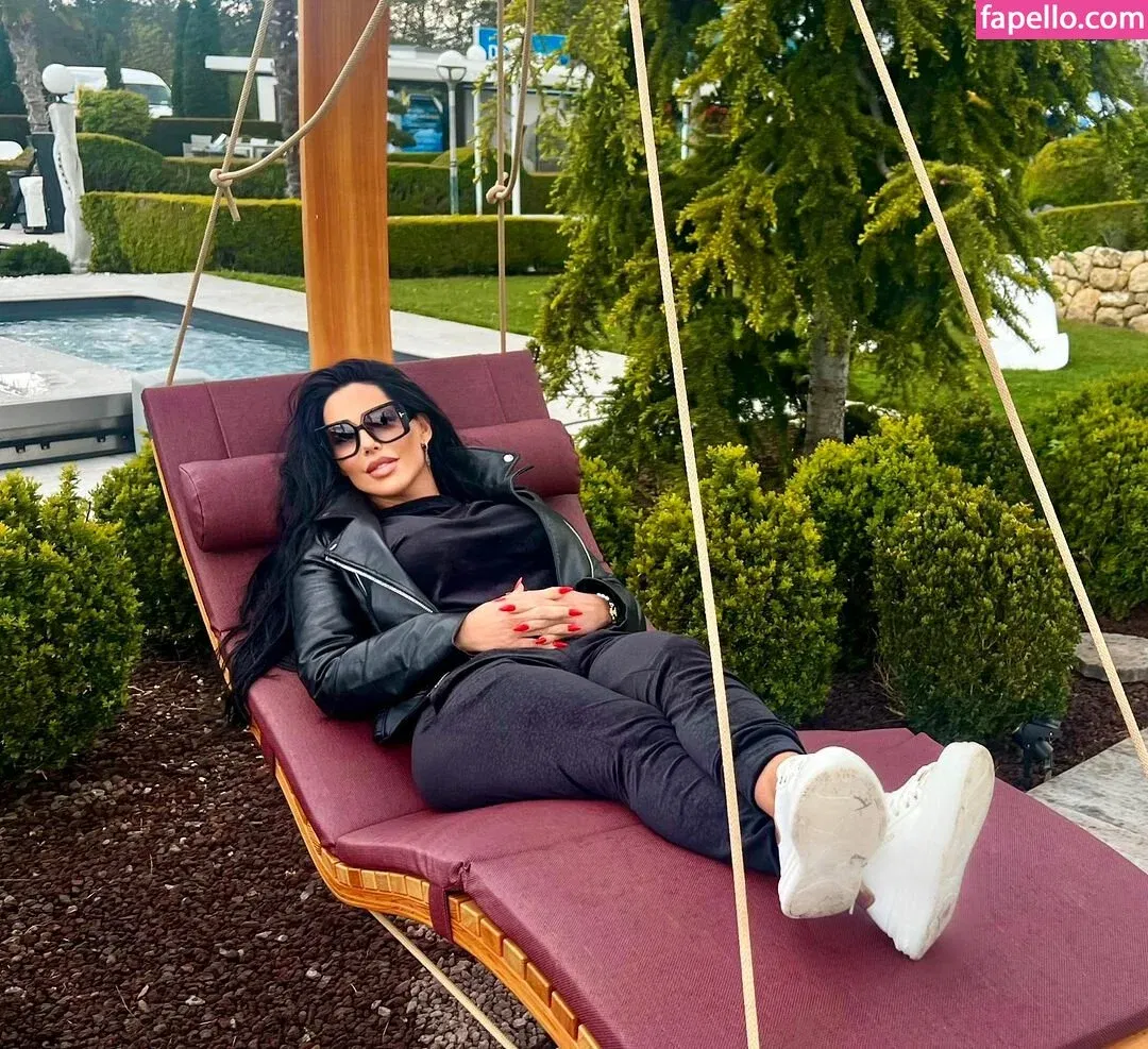 Onlyheni Onlyfans Photo Gallery 