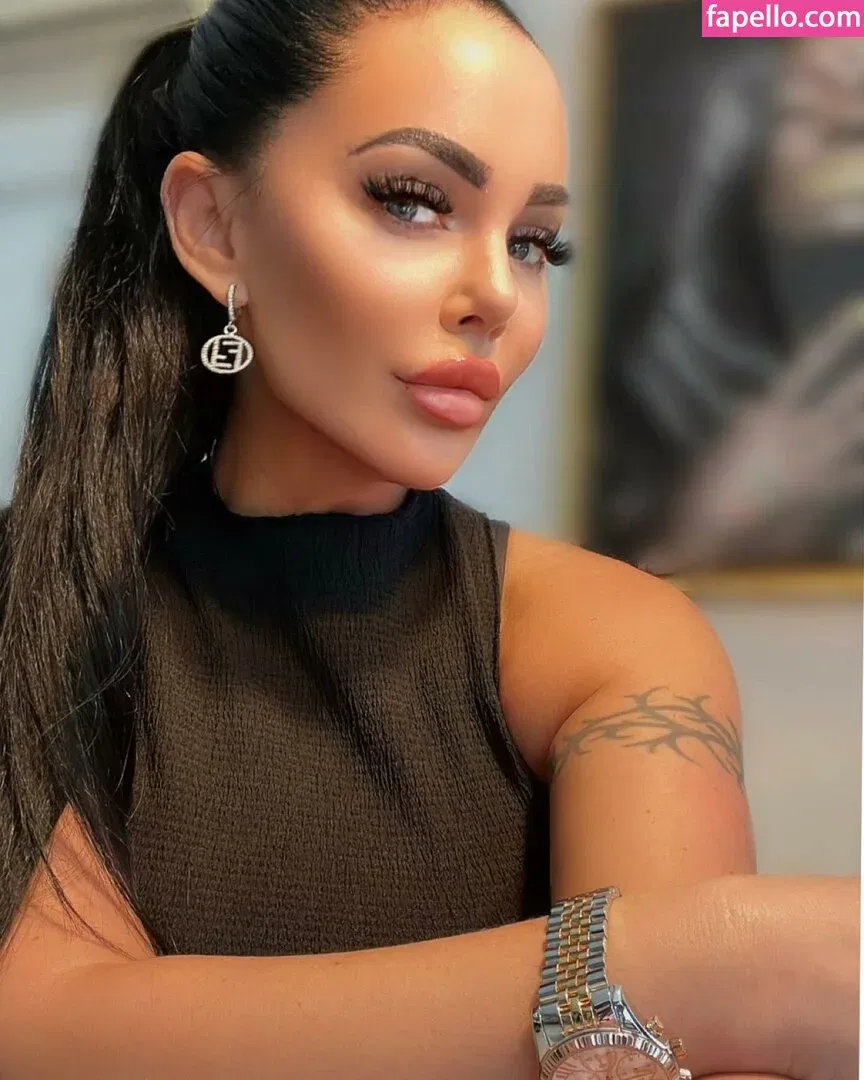 Onlyheni Onlyfans Photo Gallery 