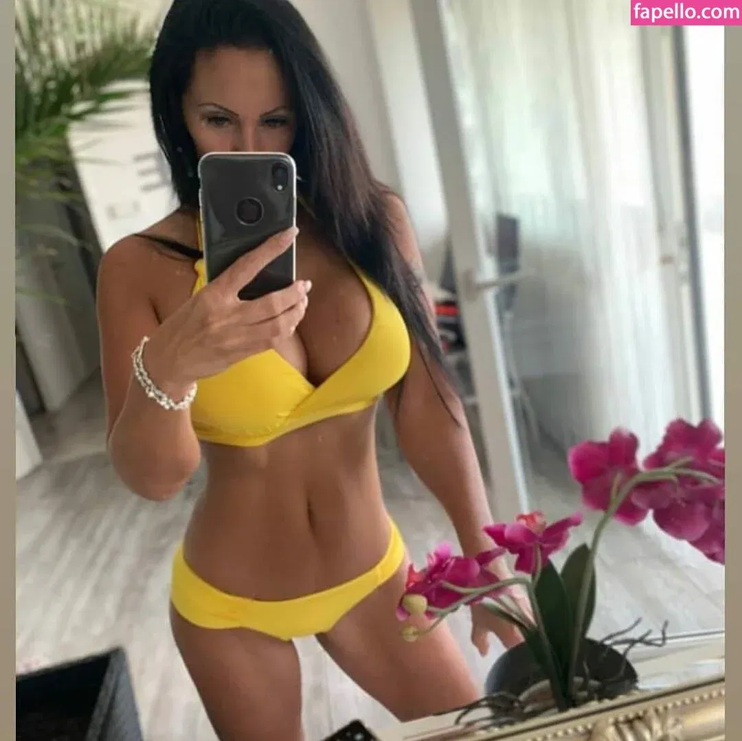 Onlyheni Onlyfans Photo Gallery 