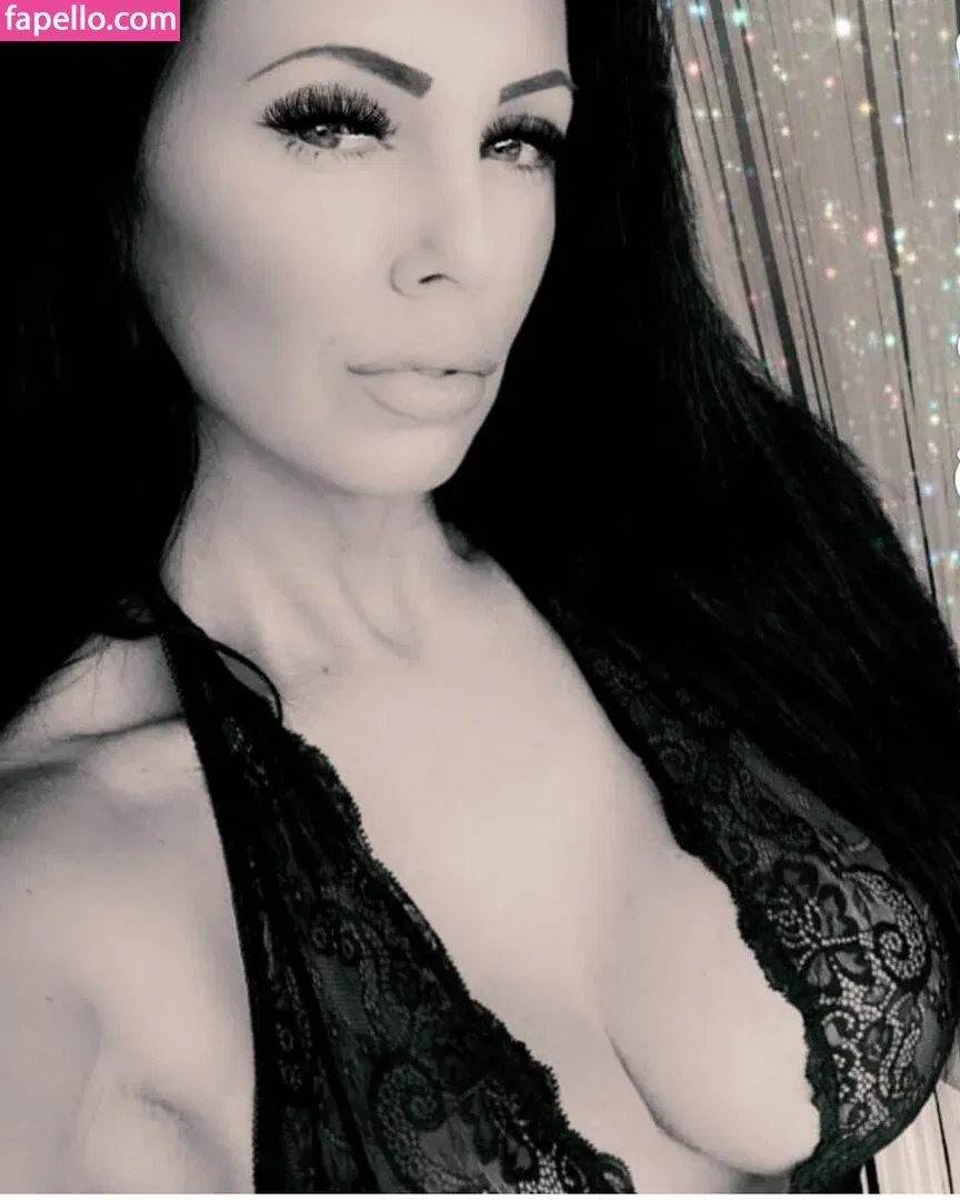 Onlyheni Onlyfans Photo Gallery 