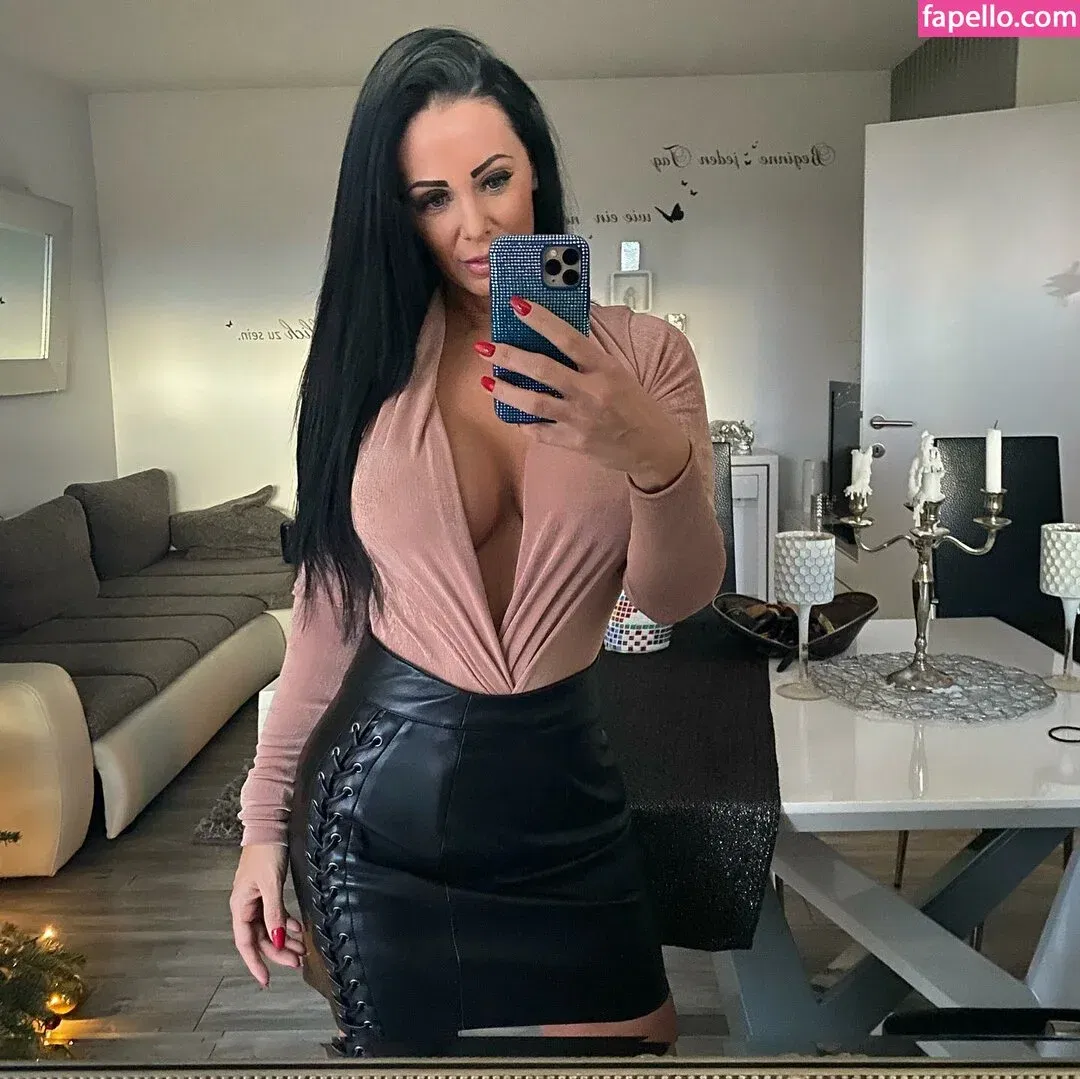 Onlyheni Onlyfans Photo Gallery 