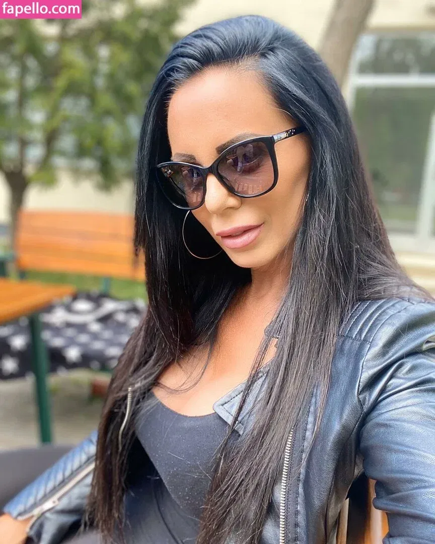 Onlyheni Onlyfans Photo Gallery 