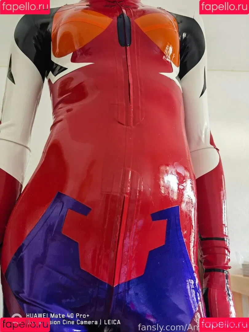 AmandaLatex Onlyfans Photo Gallery 