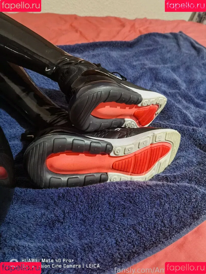 AmandaLatex Onlyfans Photo Gallery 