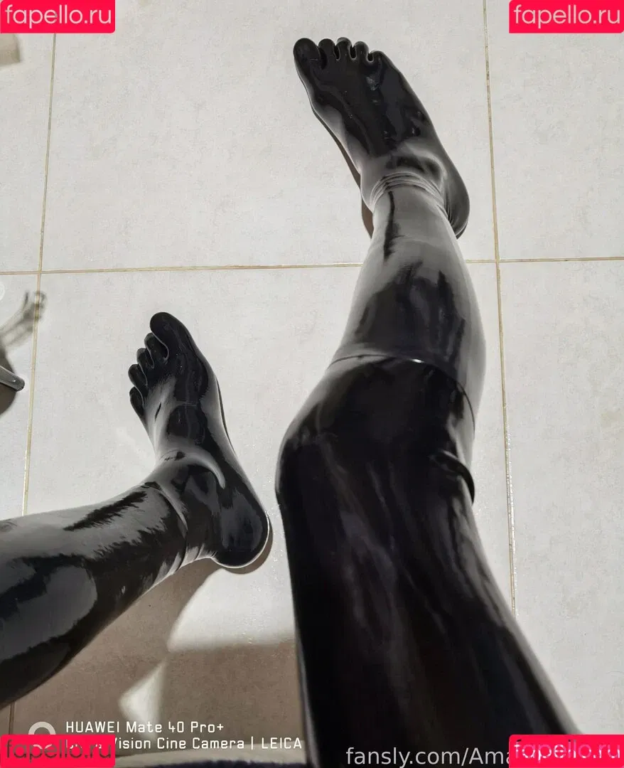 AmandaLatex Onlyfans Photo Gallery 