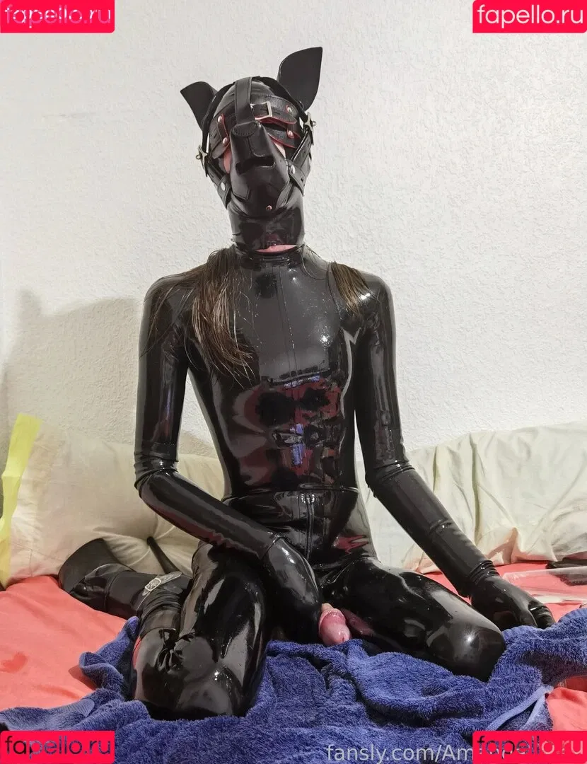 AmandaLatex Onlyfans Photo Gallery 