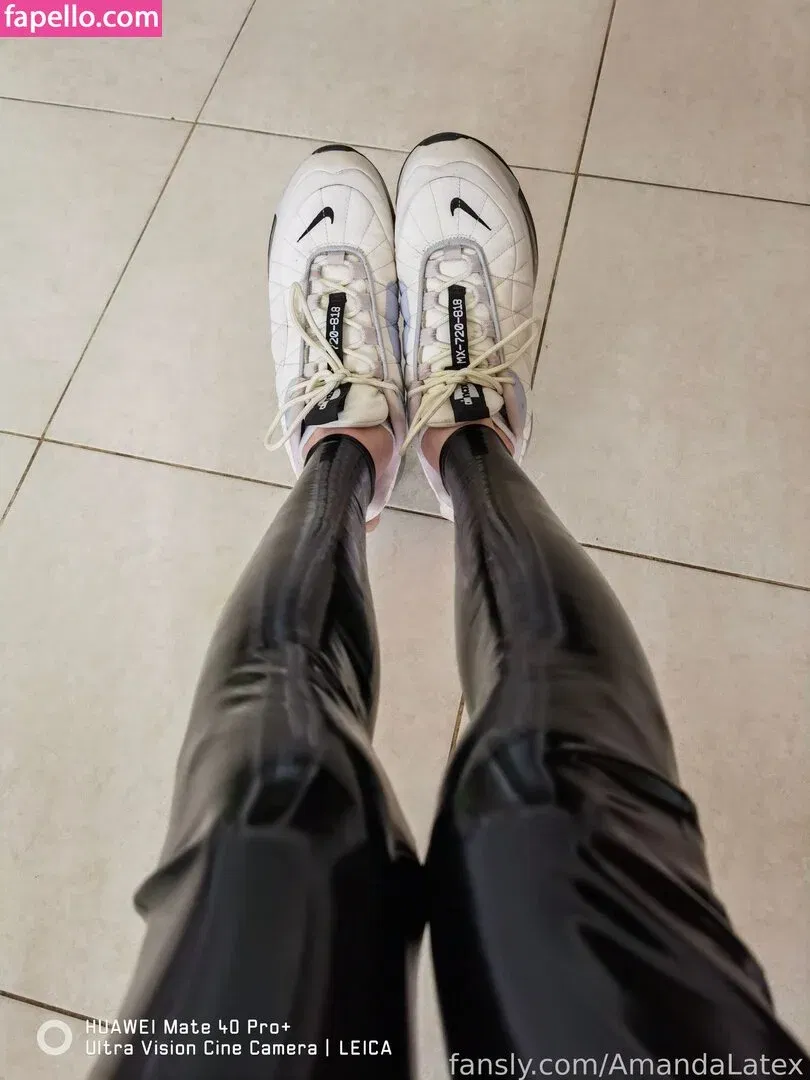 AmandaLatex Onlyfans Photo Gallery 