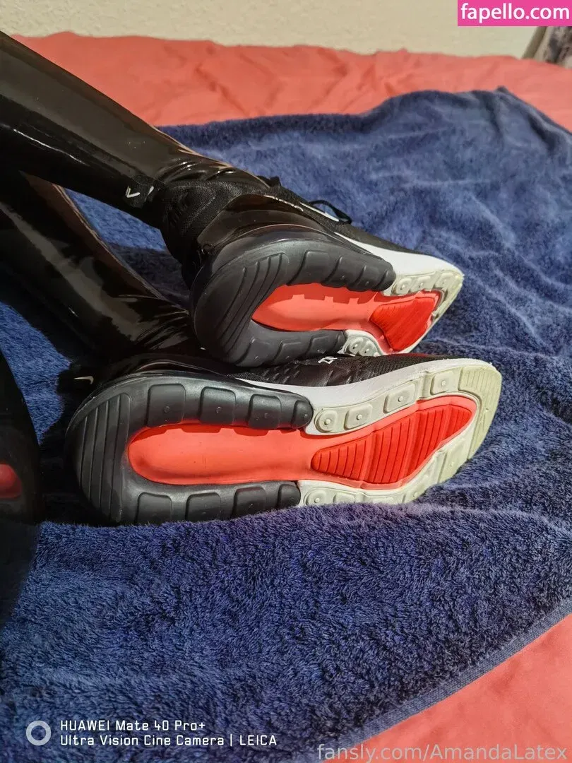 AmandaLatex Onlyfans Photo Gallery 