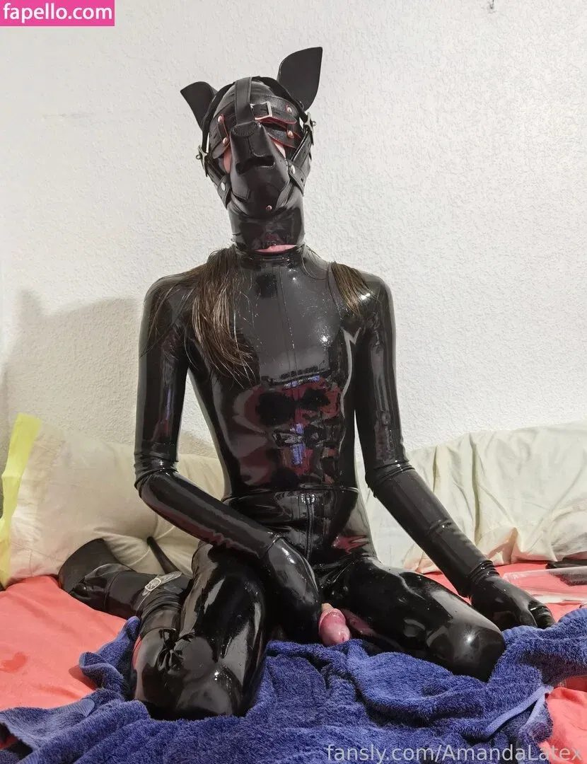AmandaLatex Onlyfans Photo Gallery 