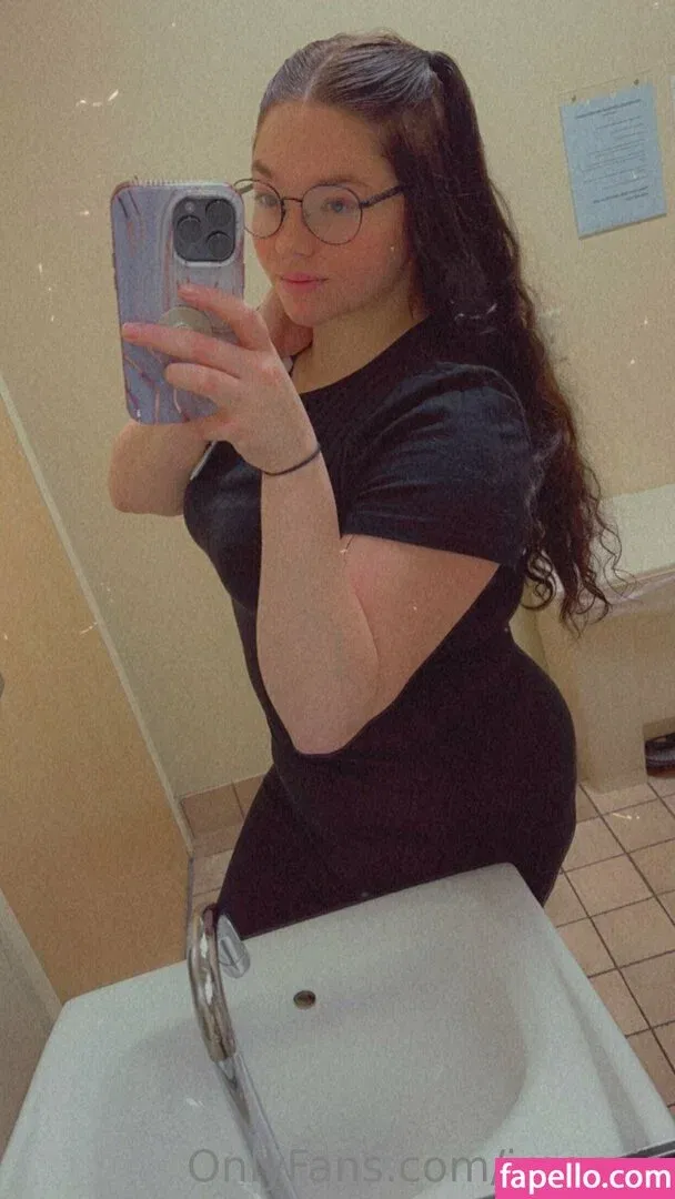 jmaryie Onlyfans Photo Gallery 