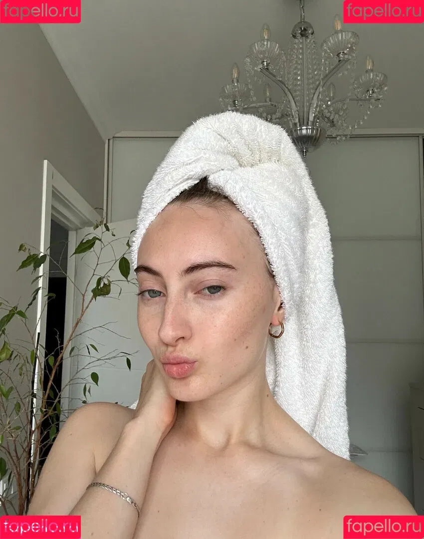 sansastark21 Onlyfans Photo Gallery 