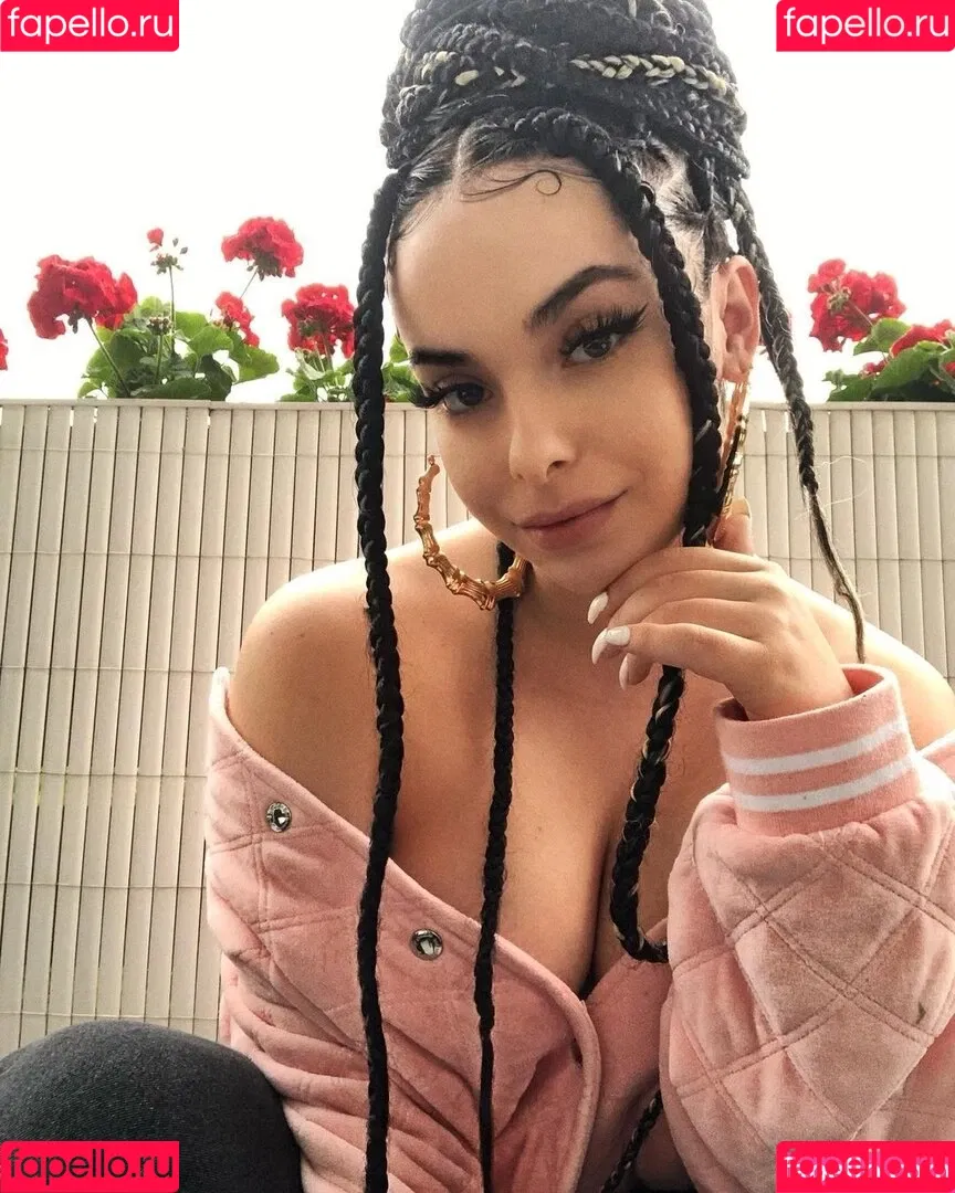 Yeezluise Onlyfans Photo Gallery 