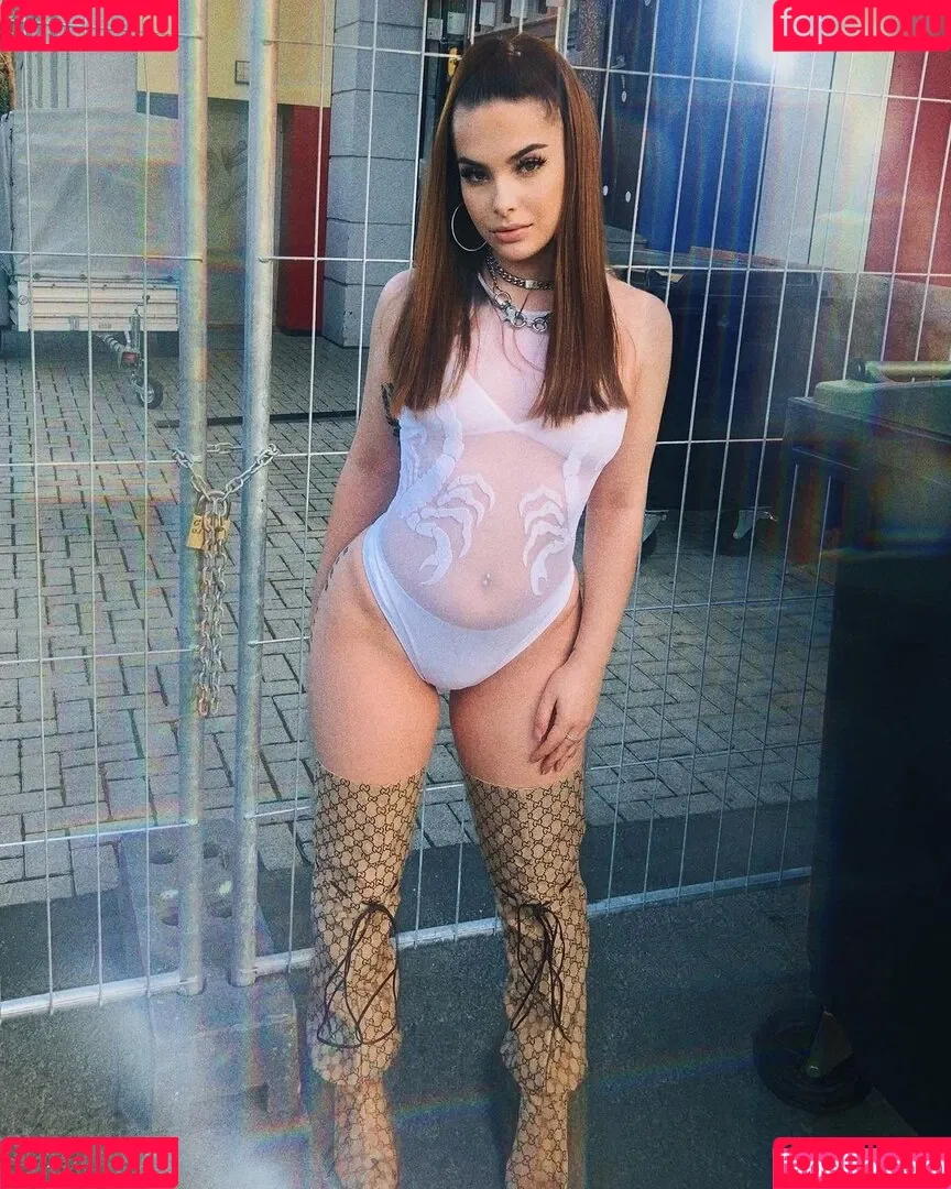 Yeezluise Onlyfans Photo Gallery 