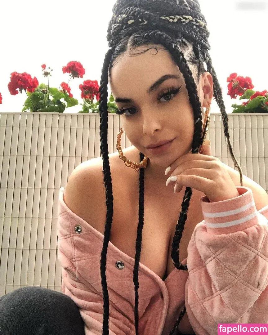 Yeezluise Onlyfans Photo Gallery 