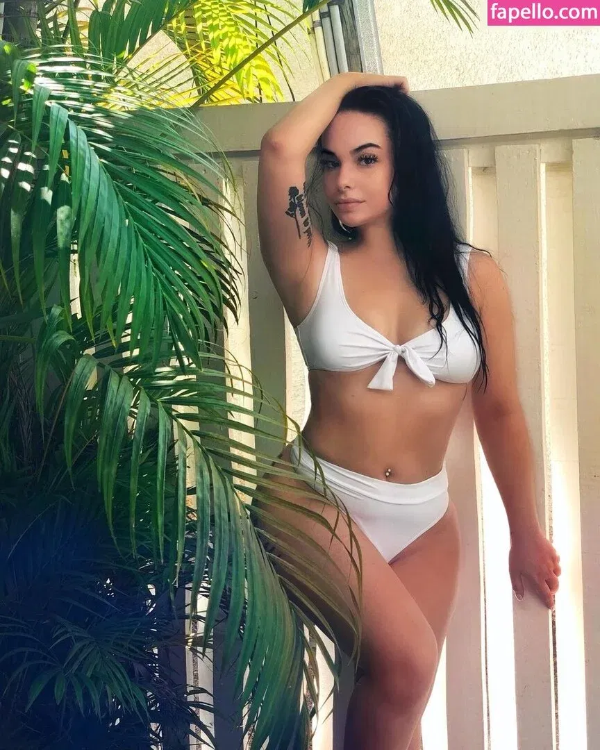 Yeezluise Onlyfans Photo Gallery 