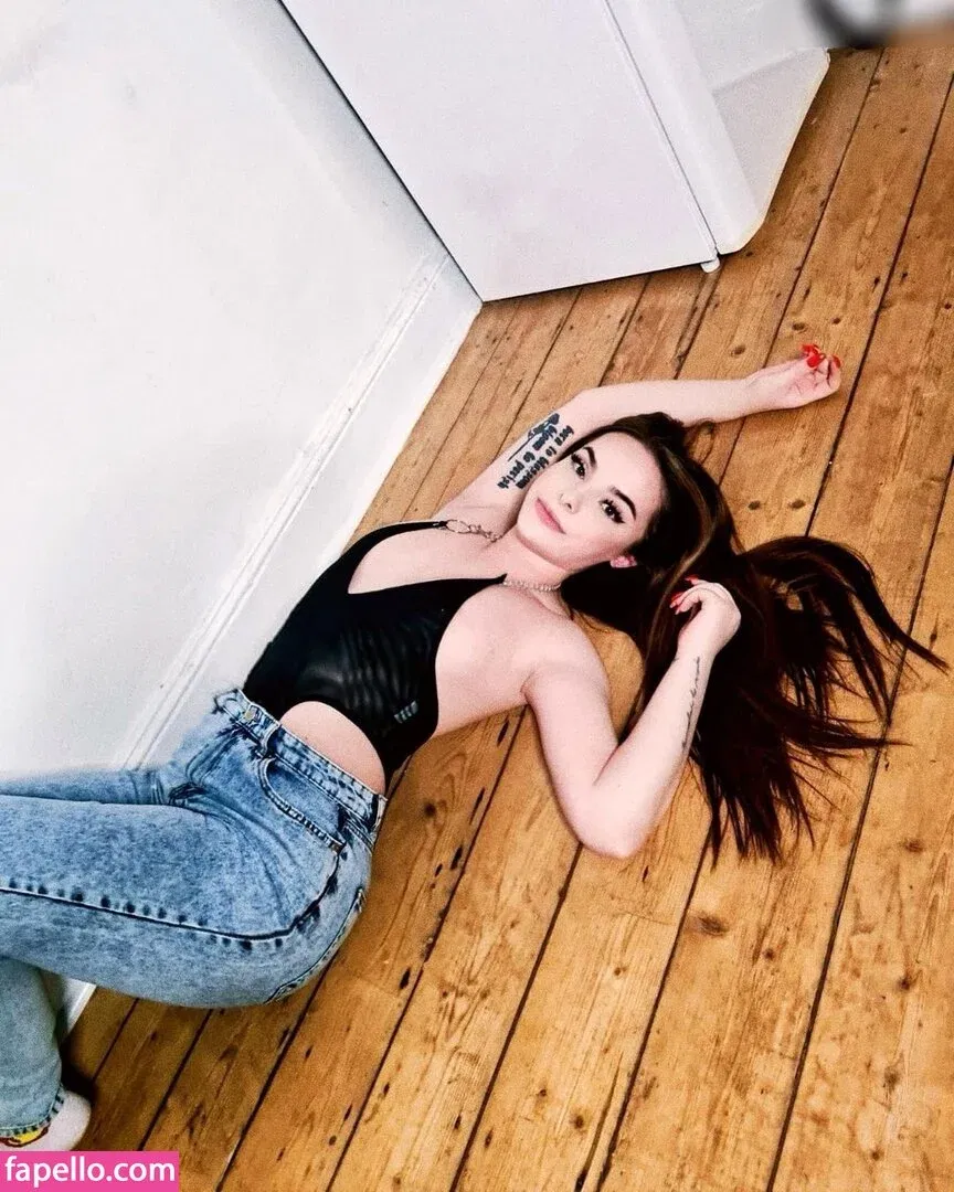 Yeezluise Onlyfans Photo Gallery 