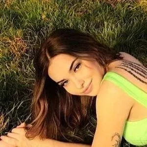 Yeezluise Onlyfans Photo Gallery 