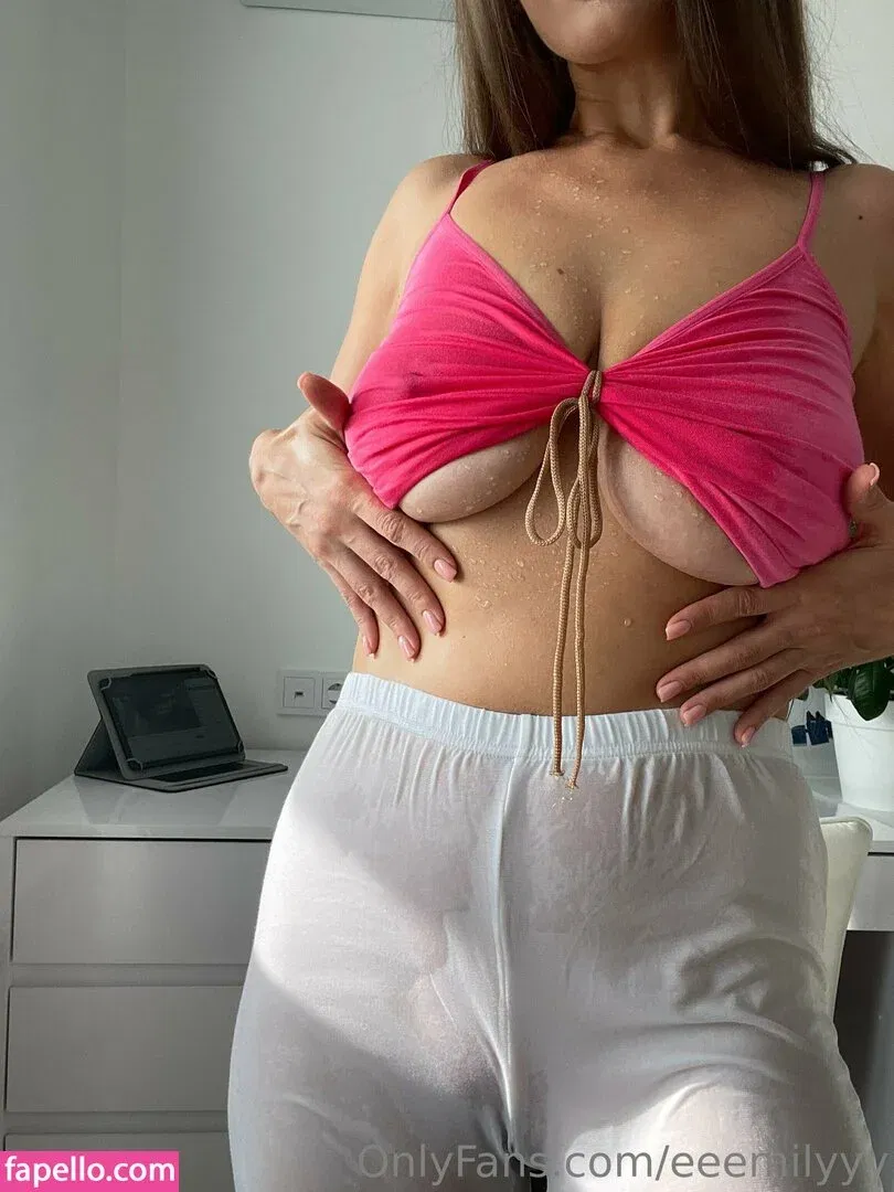 eeemilyyy Onlyfans Photo Gallery 