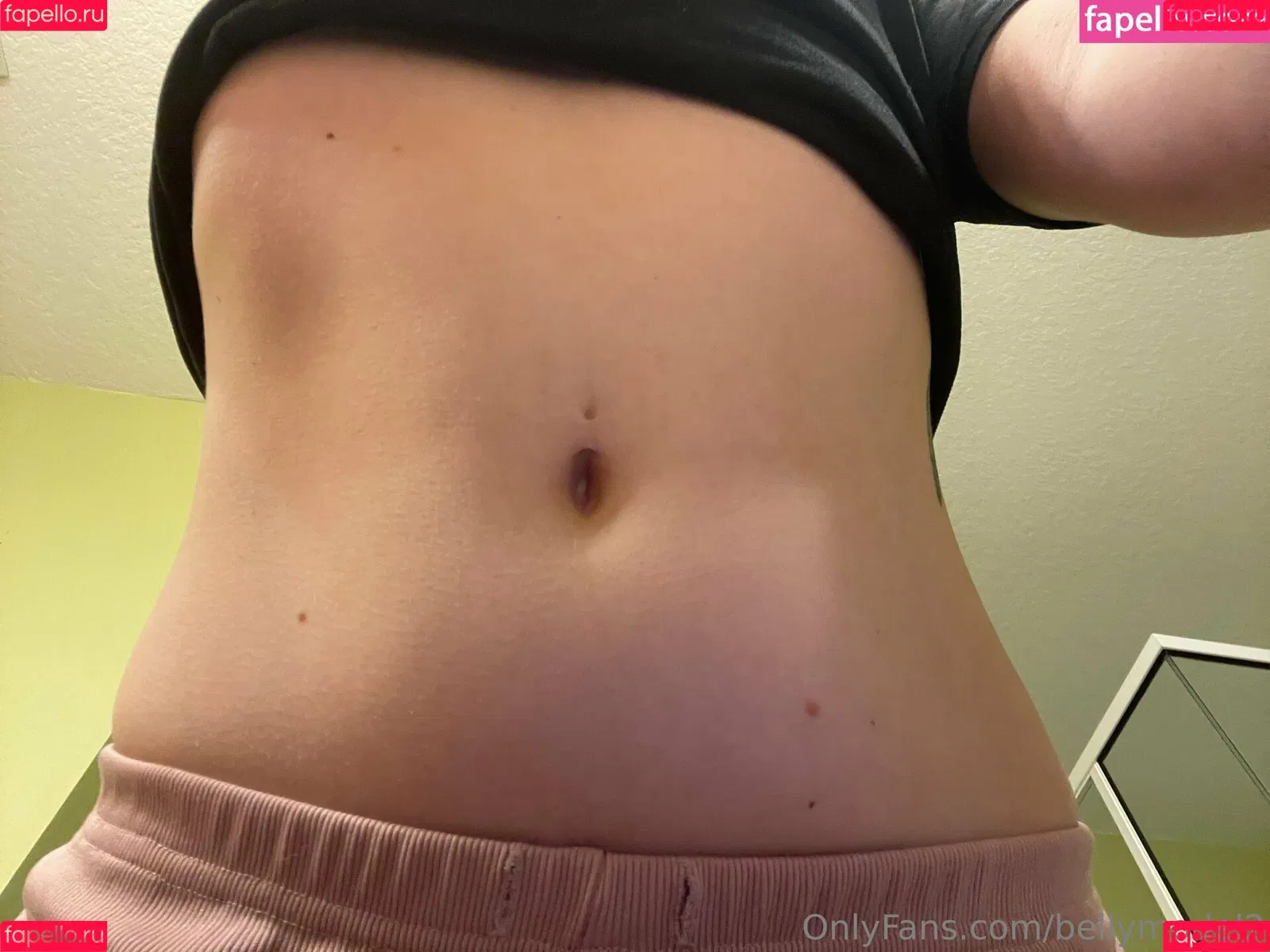 bellymodel2 Onlyfans Photo Gallery 