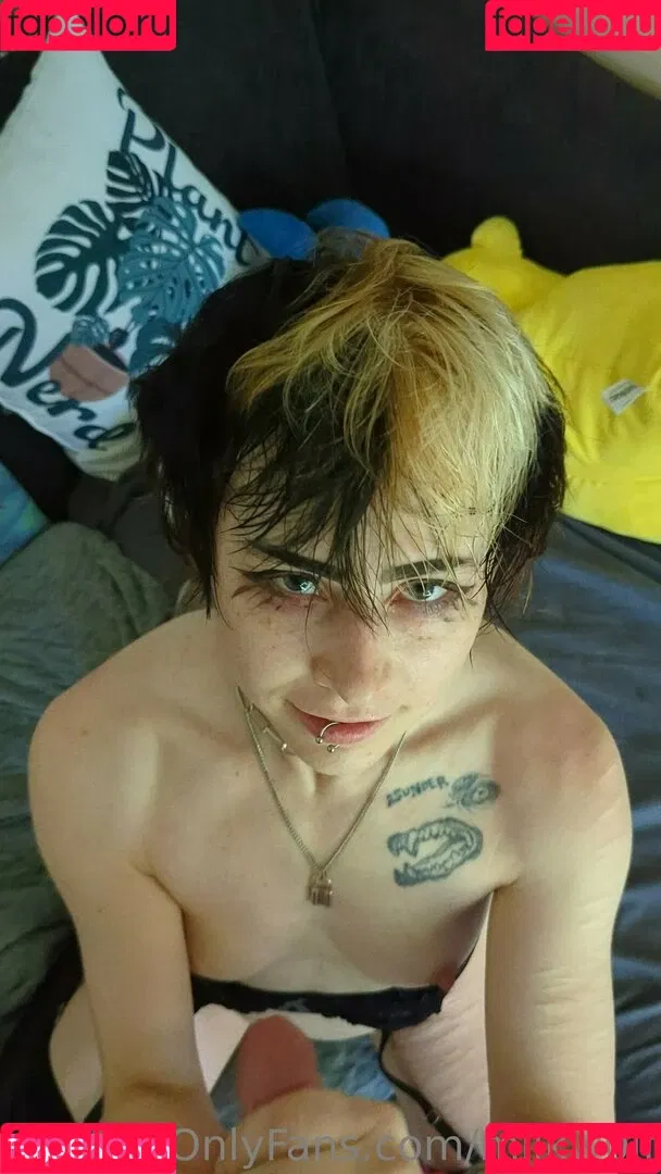 milkw0lf Onlyfans Photo Gallery 